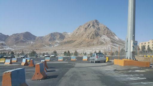 پارکینگ دانشگاه آزاد خمینی شهر