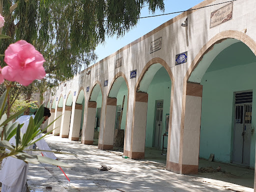 دارالعلوم زنگیان سراوان اولین حوزه علمیه اهل سنت در سیستان و بلوچستان است .در سال ۱۹۱۴ میلادی تاسیس شده است و اکنون بیش از یک قرن قدمت دارد. مدرسه دینی دارالعلوم زنگيان سراوان معروف به ام المدارس بلوچستان و مادر مدارس دینی این منطقه محسوب مى شود.