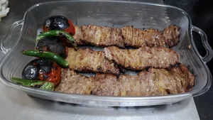 تهیه غذای نگین