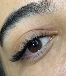 سالن اکستنشن مژه و لیفت مژه و ابرو