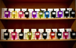 عطریات دانهیل