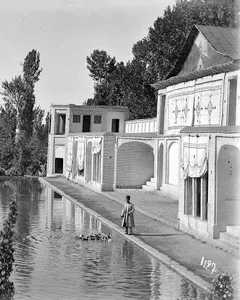 کاخ سلطنت آباد