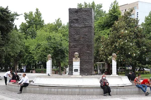 تندیس مشاهیر