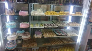 کیک و شیرینی فندق.مدیریت فروغی