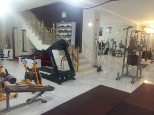 باشگاه بدنسازی کلاسیک