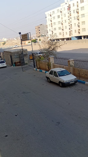 میدان دکل برق فشار قوی ( تک کرتی سابق )