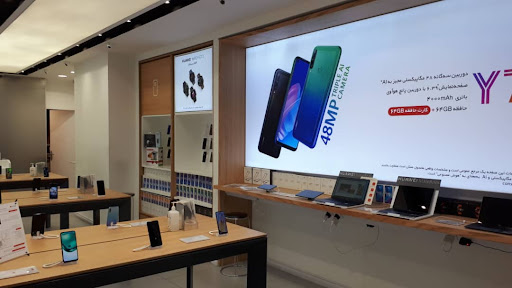 Huawei Experience Store (Paytakht)