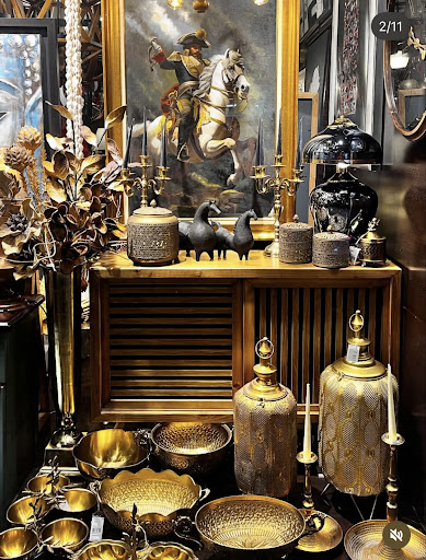 گالری چوب و نور