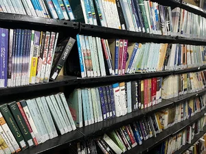 کتاب فروشی پیرانه پند
