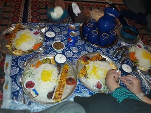 سفره‌خانه سنتی پنج دری