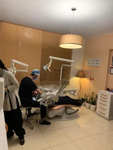 مطب دکتر امید اقایی - دندان پزشک و جراح