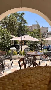 Emarat Mahoor(Adambarfi Café)