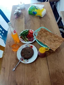 غذا خوری محسن