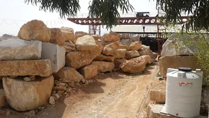 کارخانه سنگبری پنج تن - سنگ گندمک و سنگ مرودشت