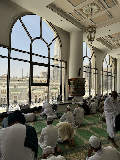 Men masjid