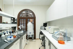 آزمایشگاه ژنتیک پزشکی و پاتوبیولوژی نیل