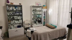 مرکز تخصصی پوست و مو شبنم