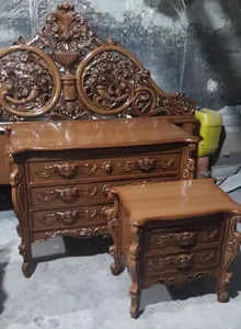 تعمیرات مبلمان و رنگ‌کاری چوب 5