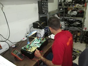 تعمیر صندلی ماساژور و تعویض روکش 2