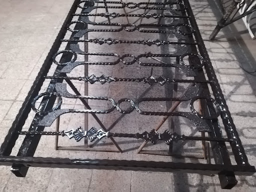 جوشکاری ودرب و پنجره سازی آهنی میرزائی