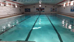 استخر سرپوشیده دز