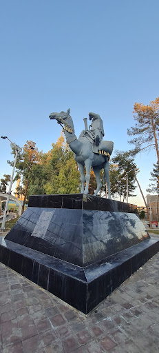 مجسمه بلوچ شترسوار