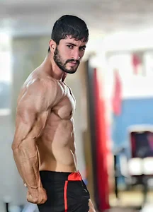 باشگاه پیکر تراش با مربیگری جواد شاهگلی(صبح خانومها و بعد از ظهر آقایان)