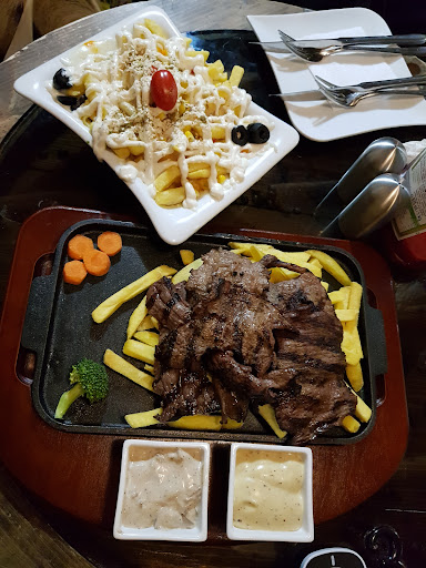 کافه رستوران پاییز لانژ