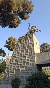 مجسمه نادر شاه و سربازان