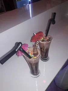 باشگاه بازی و کافی شاپ چشمک