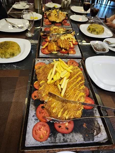 رستوران گردان اسکای لانژ