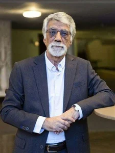 مرغداری بهزاد قادری