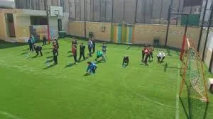 زمین فوتبال مدرسه