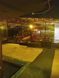 کافه پل شیشه ای