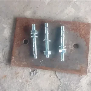 نصب رول‌بولت و انکربولت در منیریه 4