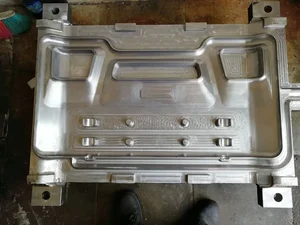 قالب‌سازی و خدمات فرز CNC 4