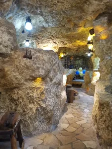 کافه رستوران غار 4