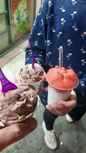 بستنی گل سرخ