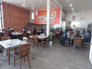 رستوران اکبرجوجه نایین