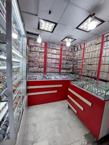 فروشگاه بزرگ ساعت مدرن