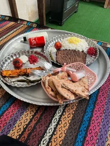 رستوران سنتی باغ شمعدونی 3
