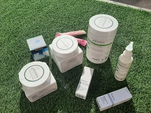 پاکسازی و فیشیال تخصصی پوست ماه جلیلی