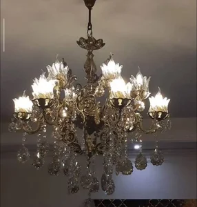 برق‌کار و نصاب لوستر ساختمان 4