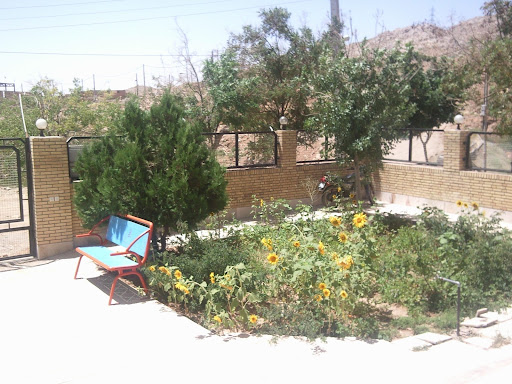 خانه بهداشت محل بغل