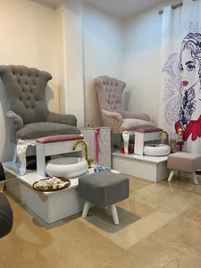 سالن زیبایی رویاتدینی