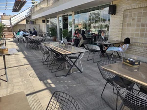 فودکورت زرتشت