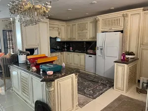 کابینت‌ساز در آهنگ 4