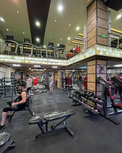 باشگاه بدنسازی وی ای پی (VIP Gym) 2