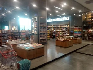 کتاب‌فروشی بوک‌لند 3