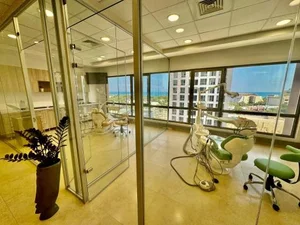 مرکز دندانپزشکی دکتر بیرق دار ودکتر اکبری 4